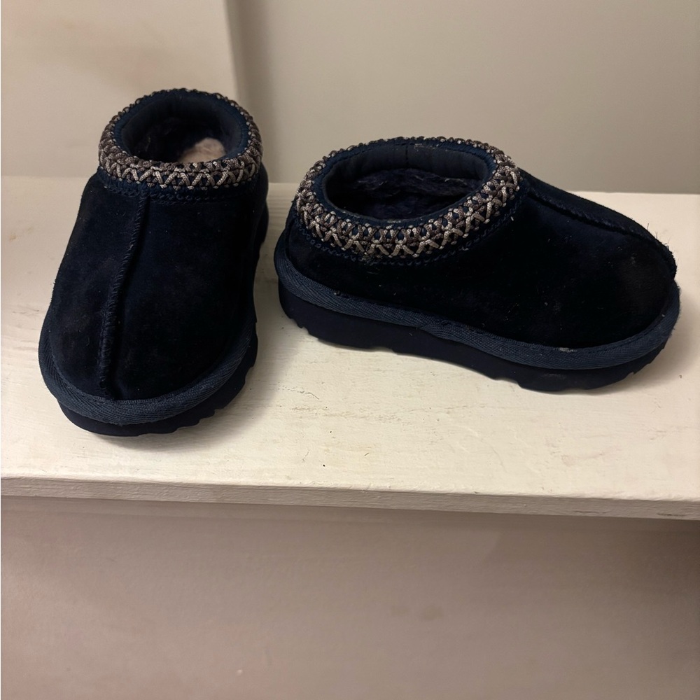 UGGS moccasins. Size 6